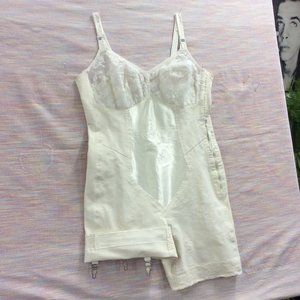 Vintage Promise Two-Fold Full-body Shapewear with garter tabs. 38
